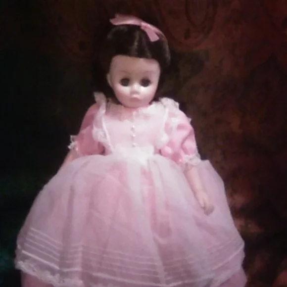 Madame alexander best sale beth doll